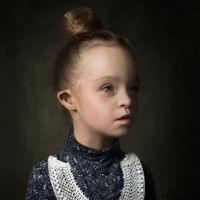 Preciosos retratos de niñas con Síndrome de Down: el arte como una forma de integración