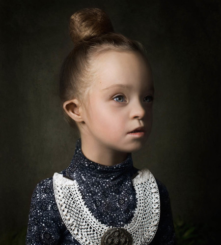 Preciosos retratos de niñas con Síndrome de Down: el arte como una forma de integración