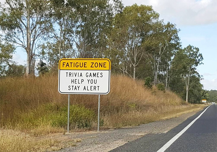 Para evitar dormirte, en esta carretera de Australia te desafía con preguntas de Trivial 