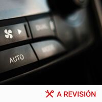 Malas noticias para tu bolsillo: recargar el aire acondicionado del coche es más caro que nunca. Más aún si en el taller no tienen en cuenta un procedimiento clave 