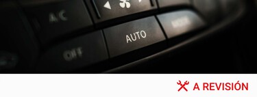Malas noticias para tu bolsillo: recargar el aire acondicionado del coche es más caro que nunca. Más aún si en el taller no tienen en cuenta un procedimiento clave 