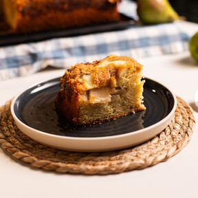 Este pastel de cuatro capas, que puedes hacer con cualquier fruta, es tan delicioso como fácil de hacer 