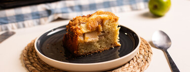 Este pastel de cuatro capas, que puedes hacer con cualquier fruta, es tan delicioso como fácil de hacer 
