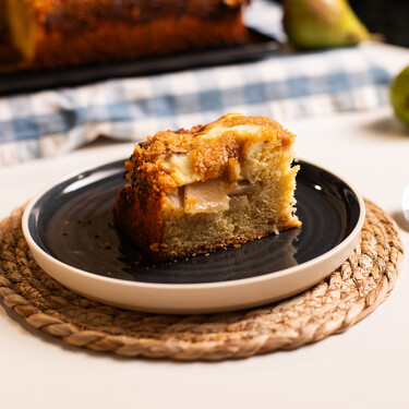Este pastel de cuatro capas, que puedes hacer con cualquier fruta, es tan delicioso como fácil de hacer 