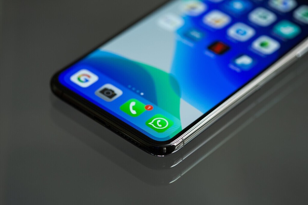 La pesadilla de los audios de WhatsApp, más cerca de acabar: la transcripción automática llega a la versión beta 