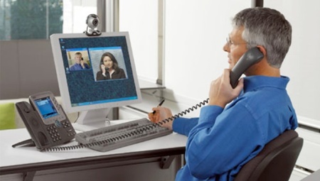 Ahorra en la factura telefónica mediante el uso de llamadas VoIP y la mensajería instantánea