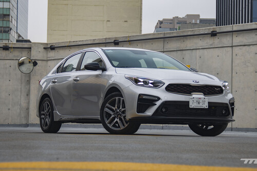 KIA Forte 2021 a prueba: Con mejor tecnología y la misma simpatía de su manejo