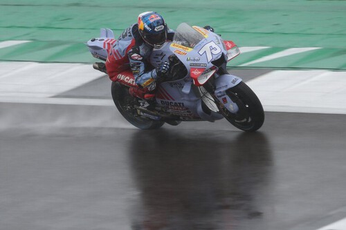 Álex Márquez se estrena al sprint, Pecco Bagnaia naufraga y las motos japonesas tocan fondo en Silverstone