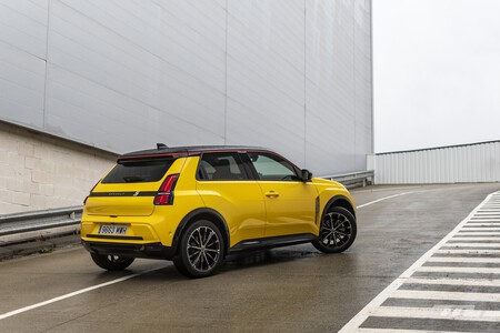 Renault 5 Etech Amarillo Rampa