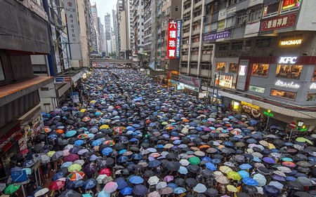 Telegram y Facebook suspenden su colaboración con las autoridades de Hong Kong por la nueva ley que concede más poder a China