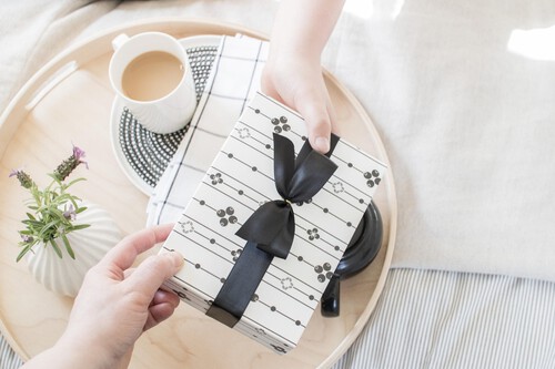 Regalos originales para padres que tienen de todo: ideas más allá de corbatas y calcetines con las que sorprender en el Día del Padre