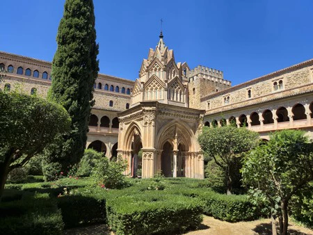 El Refugio De Felipe Gonzalez En Extremadura En Una Gran Finca En Una Ciudad Con Un Monasterio Patrimonio De La Humanidad