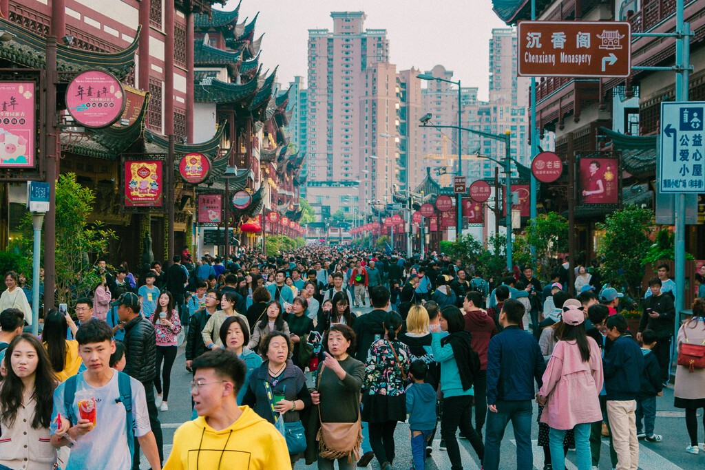 Giro radical en China para sus trabajadores públicos: se limitan los viajes al extranjero y las relaciones con gente de fuera 