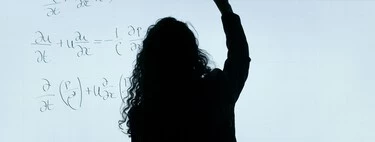 Que trabajen los jubilados y los estudiantes: el plan de Ayuso para paliar la falta de profesores de matemáticas en Madrid