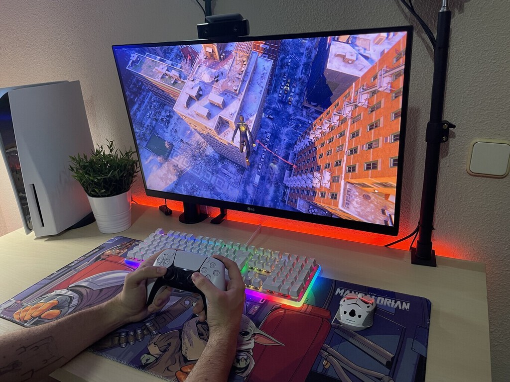 Quiero comprar un monitor y me pierdo con tanta sigla y especificaciones: esto es lo que significa cada etiqueta en la caja 