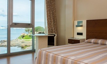 Diseño, buena comida, playa y... ¡hasta un castillo! Todo al alcance en el hotel Portocobo