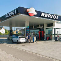 Una gasolinera de Ribadeo sirvió diésel por error a cientos de coches de gasolina durante más de cuatro horas: un estropicio de hasta 3.000 euros