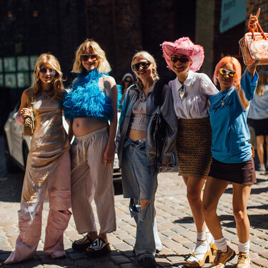 Todas las sandalias y zuecos Crocs que arrasan entre las modernas este verano, rebajados