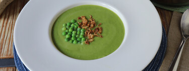 Crema de guisantes, el plato de cuchara sencillo y sabroso que te resuelve la cena o el primer plato con nota
