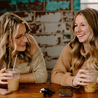 La Generación Z quiere volver a lo clásico porque ha dejado de confiar en conocer gente por internet. Esta app les ha hecho cambiar de opinión