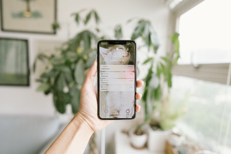 Cómo ver la hora de envío de un mensaje en una conversación en la app Mensajes