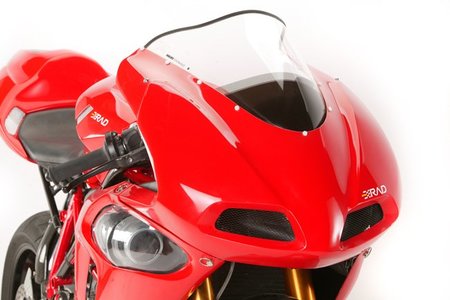 Los faros están completamente integrados en el carenado