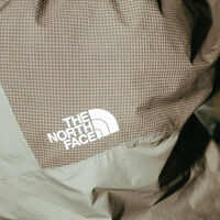 De 130 a 65 euros: The North Face comienza su Black Friday con la mejor oferta de chaqueta impermeable 