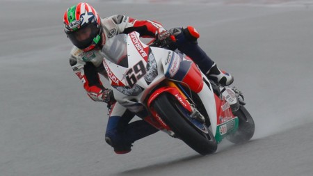 Nicky Hayden estrena su palmarés con victoria en la lluviosa segunda carrera de Sepang