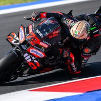 Marco Bezzecchi rompe la racha de Ducati en las sprint gracias una caída de Marc Márquez muy celebrada en Misano 