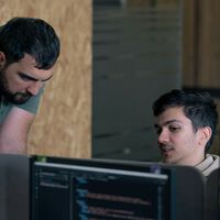 La generación Z ha acuñado un nuevo término para quienes quieren salir a su hora y no busca ascensos: minimalismo profesional