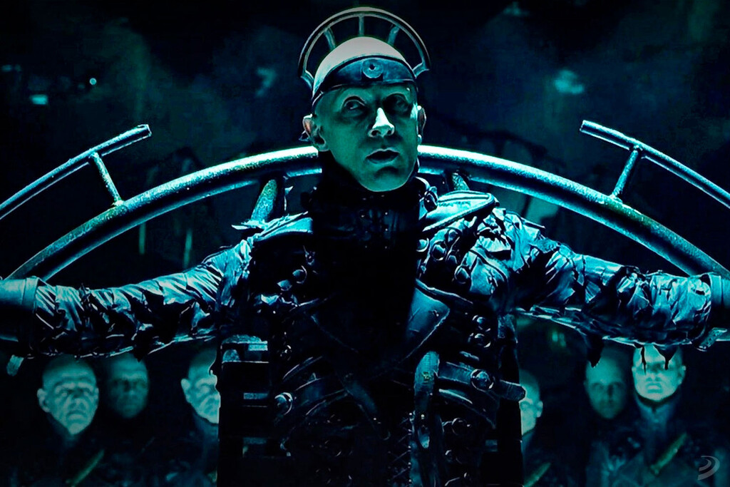 Se adelantó a Matrix con su visión de una realidad ilusoria y agentes oscuros. Sin kung fu, esta joya de la ciencia ficción fracasó en taquilla. Noticias en tiempo real