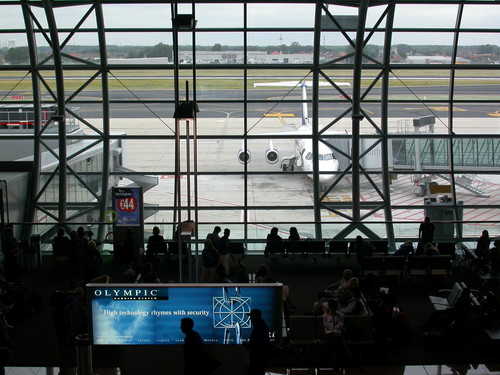 ¿Qué hacer si tu vuelo se ha cancelado por los atentados de Bruselas?