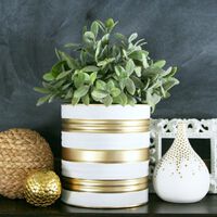 No tires las latas vacías: conviértelas en estas decorativas macetas para regalar el Día de la Madre