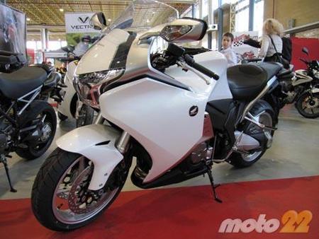 Honda VFR 1200 F, le hacemos una revisión estética