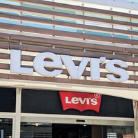 Levi's triunfa rebajando una de sus chaquetas más clásicas para este otoño al 62% de descuento