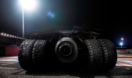 Réplica del Batmóvil "El Acróbata" en versión eléctrica