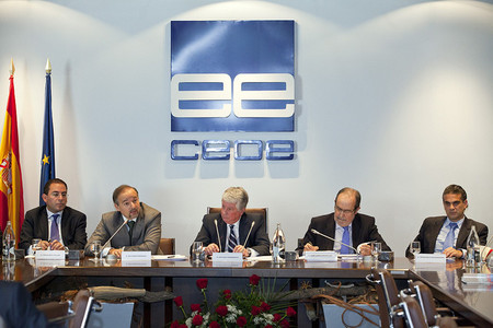 La CEOE mejora sus previsiones económicas, pero siguen siendo un desastre para el empleo 