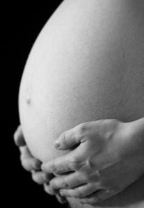 Obstetras ingleses contra el embarazo tardío