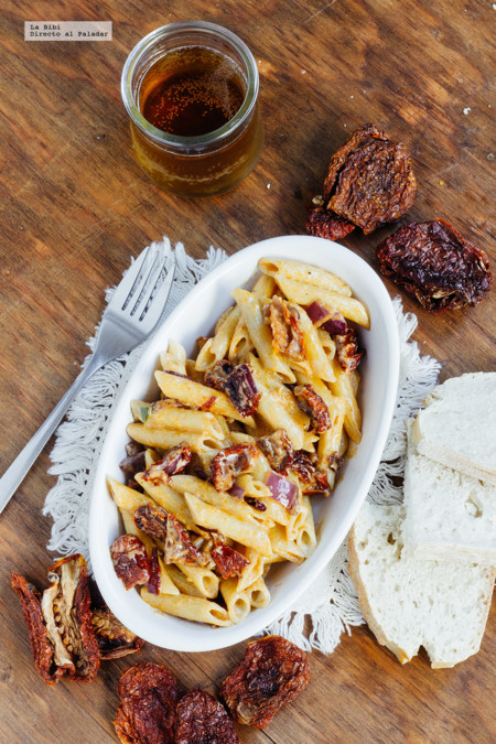 Pasta picante con jitomate deshidratado. Receta