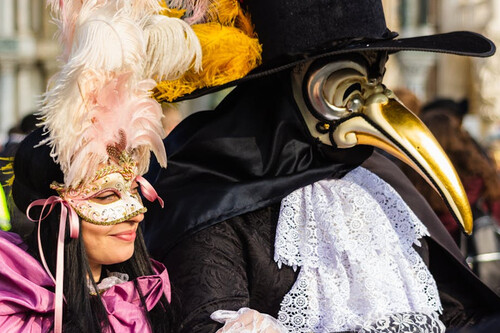 Creíamos que las máscaras con pico de pájaro te salvaban de la peste. Un descubrimiento arqueológico ha demostrado que la clave era la desigualdad