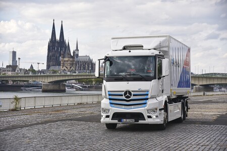 El Mercedes-Benz eActros y sus 200 km de autonomía eléctrica progresan hacia la implantación de los camiones eléctricos