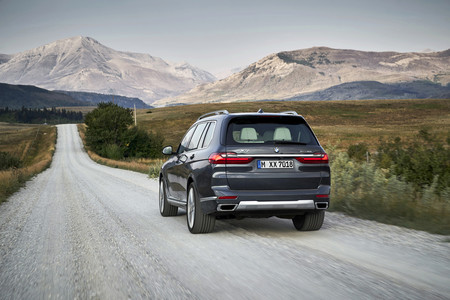 BMW X7 trasera