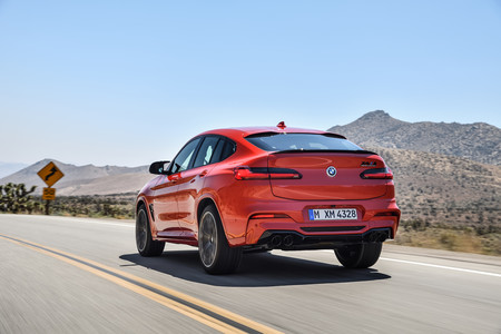 BMW X4 M Competition trasera