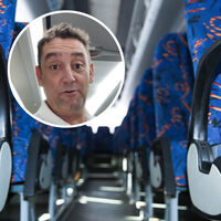 Pedro (52 años), conductor de autobuses: "¿Quién decidió que el asiento del autobús debía parecer un fondo de pantalla de los años 80?"