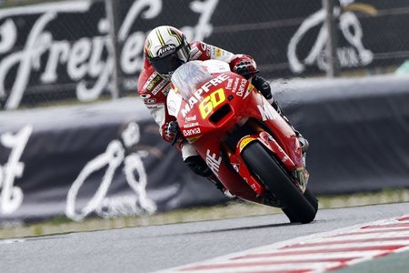 Julián Simón sale de Montmeló en camilla