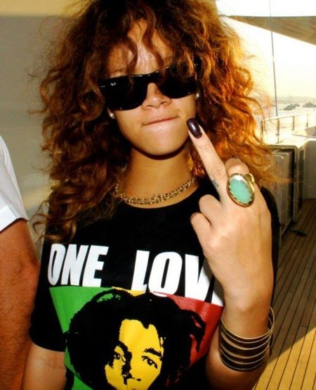 No creo que quieras volver a meterte con Rihanna, ¿verdad?