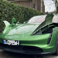 A este Porsche Taycan le hicieron una salvajada para robarle los faros. La reparación no será nada barata