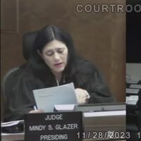 Alguien golpeó a su hijo con un SUV, y ahora debe pagar fianza de 15,000 dólares  