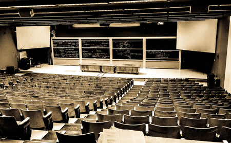 Dime qué estudias y te diré si trabajas: Las carreras universitarias en las que se consigue trabajar de lo tuyo y las que no