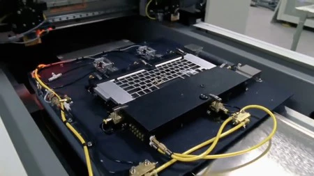 Apple がどこまで進んでいるのかを示す例として、数百万台の MacBook Pro を製造するために数千台のフライス盤を購入したことが挙げられます。